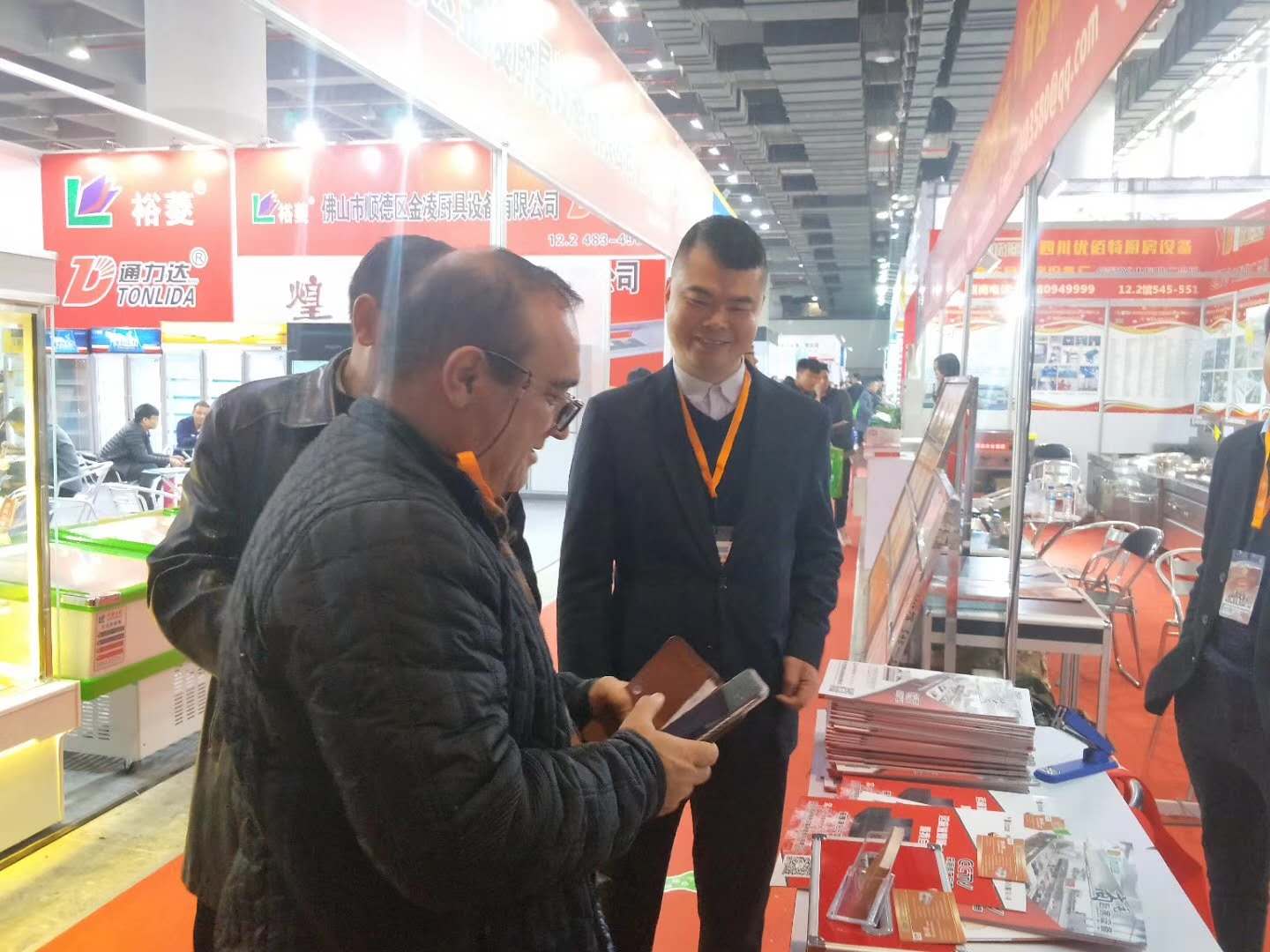草莓视频APP官网25届广州酒店草莓视频污版在线观看设备中展草莓视频污版在线观看油烟净化一体机照片3